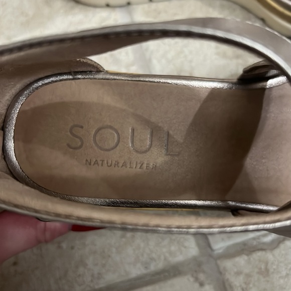 Soul Naturalizer Gold Metallic Heeled Sandels Size 8.5 - Picture 4 of 5